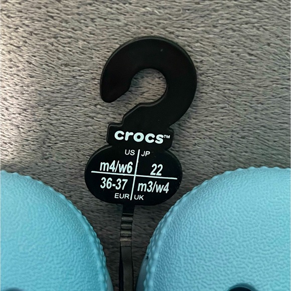 Classic Crocs - Picture 3 of 6